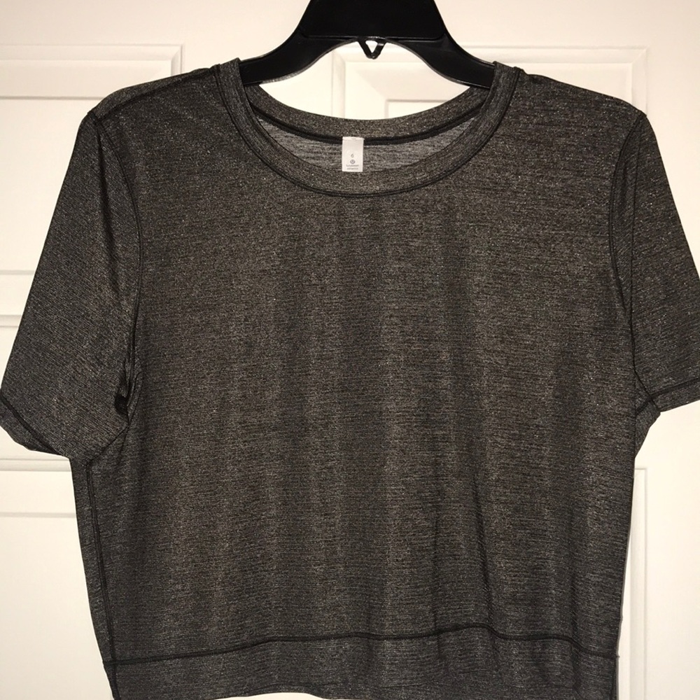 Lululemon cropped shirt